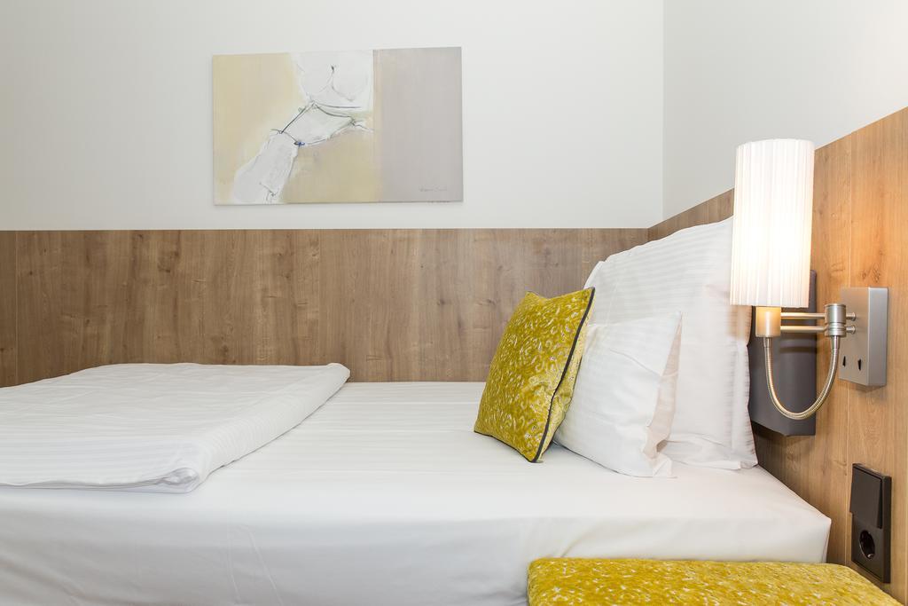 Hotel Goldenes Rad Ульм Екстер'єр фото