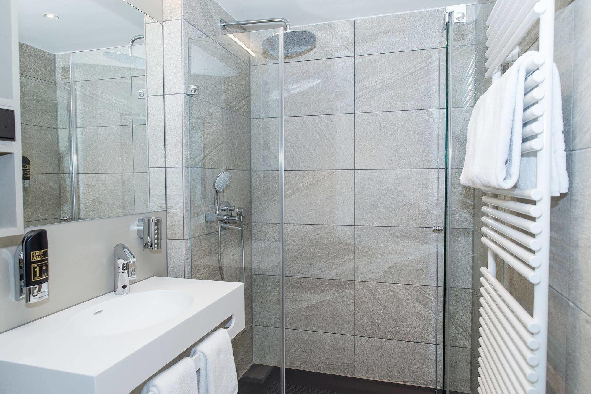 Hotel Goldenes Rad Ульм Екстер'єр фото