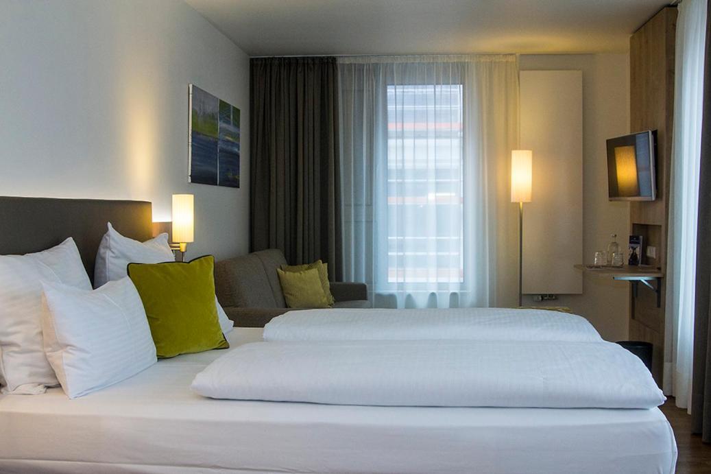 Hotel Goldenes Rad Ульм Екстер'єр фото