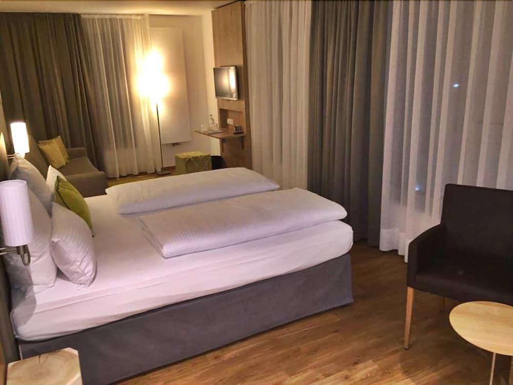 Hotel Goldenes Rad Ульм Екстер'єр фото