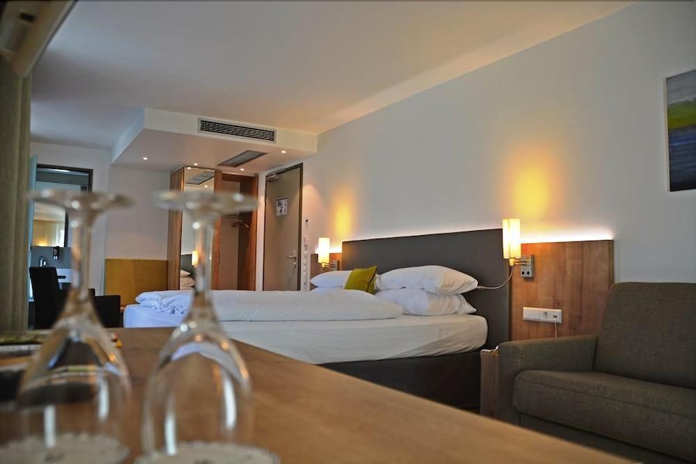 Hotel Goldenes Rad Ульм Екстер'єр фото
