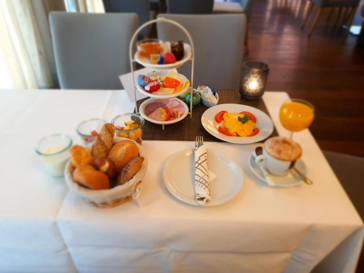 Hotel Goldenes Rad Ульм Екстер'єр фото